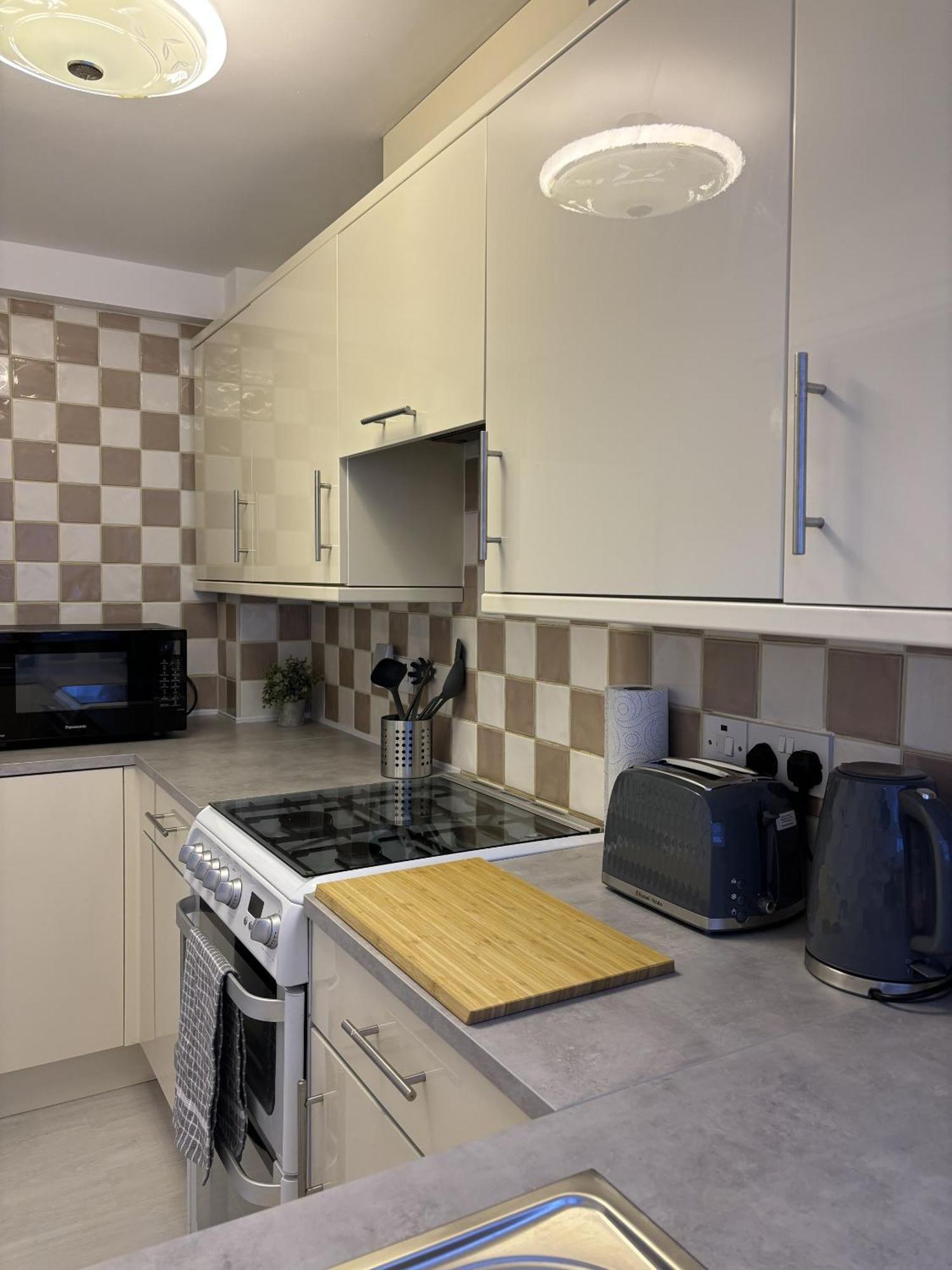 Cosy Corner - 2 Beds, Free Parking, Next To Southampton General Hospital Villa Bagian luar foto
